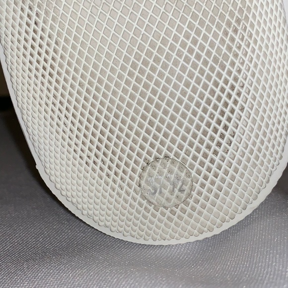 ***SOLD*** Gucci Snake black high tops - Picture 5 of 8